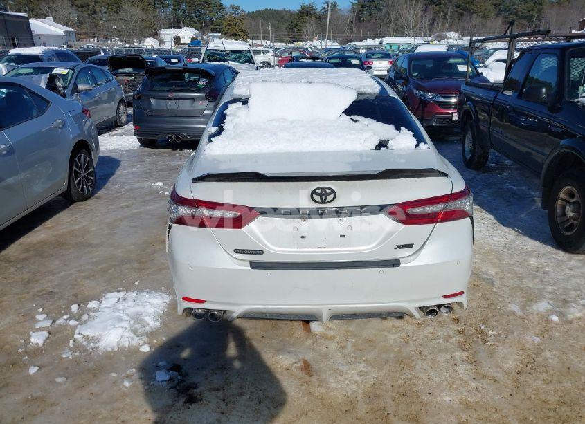 Photo 16 of 2018 Toyota Camry XSE (VIN 4T1B61HKXJU124253)