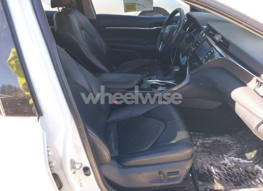 Photo 5 of 2018 Toyota Camry XSE (VIN 4T1B61HKXJU124253)