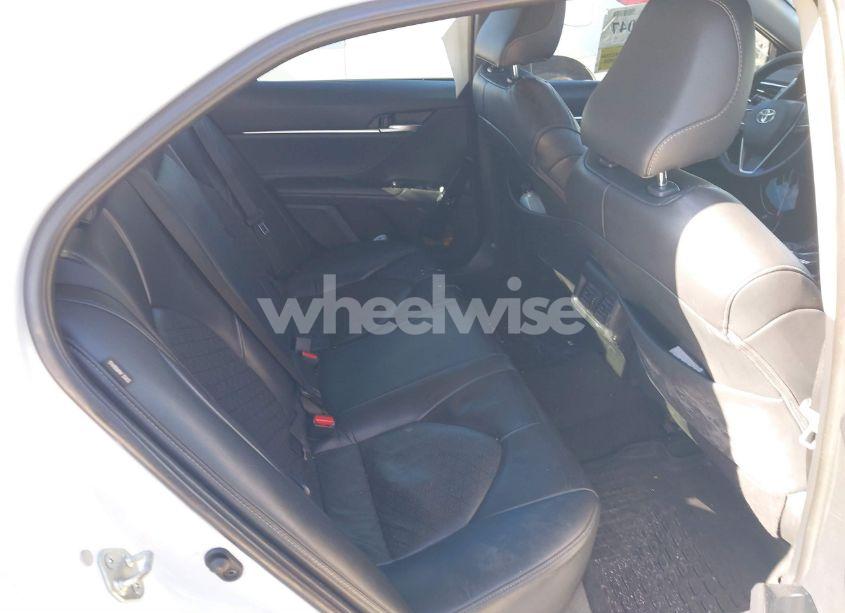 Photo 8 of 2018 Toyota Camry XSE (VIN 4T1B61HKXJU124253)