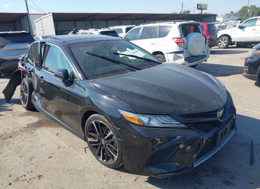 2018 Toyota Camry XSE (VIN 4T1B61HKXJU127671) main photo