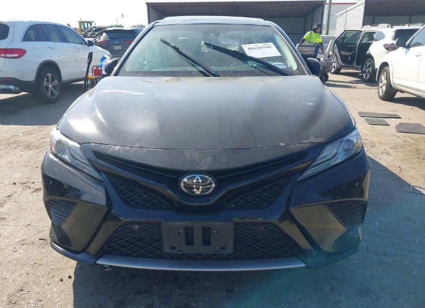 Photo 12 of 2018 Toyota Camry XSE (VIN 4T1B61HKXJU127671)