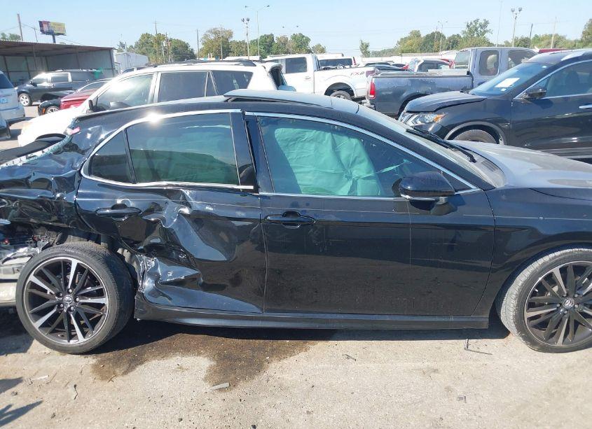 Photo 13 of 2018 Toyota Camry XSE (VIN 4T1B61HKXJU127671)