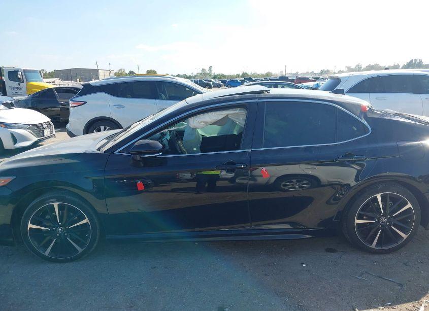 Photo 14 of 2018 Toyota Camry XSE (VIN 4T1B61HKXJU127671)