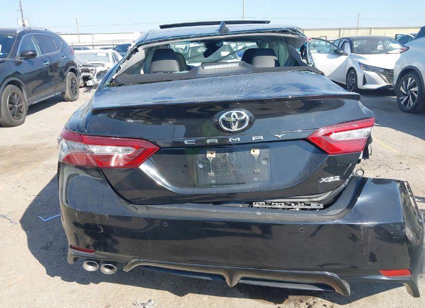 Photo 16 of 2018 Toyota Camry XSE (VIN 4T1B61HKXJU127671)
