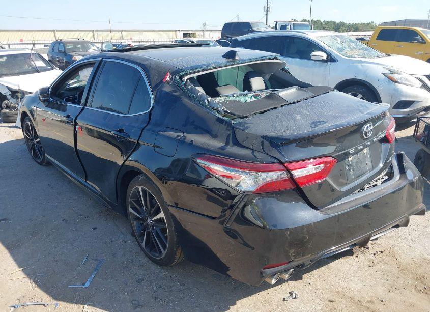 Photo 3 of 2018 Toyota Camry XSE (VIN 4T1B61HKXJU127671)