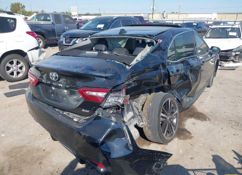 Photo 4 of 2018 Toyota Camry XSE (VIN 4T1B61HKXJU127671)