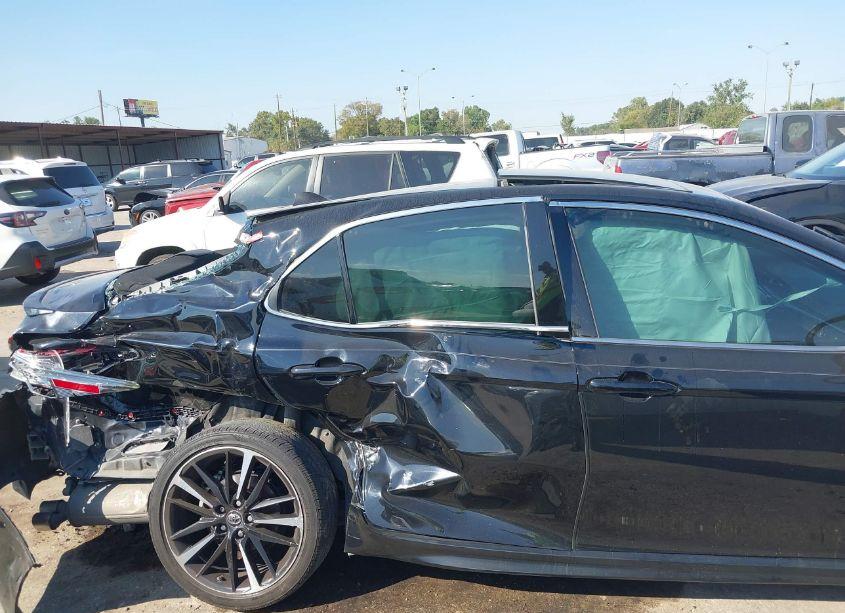 Photo 6 of 2018 Toyota Camry XSE (VIN 4T1B61HKXJU127671)