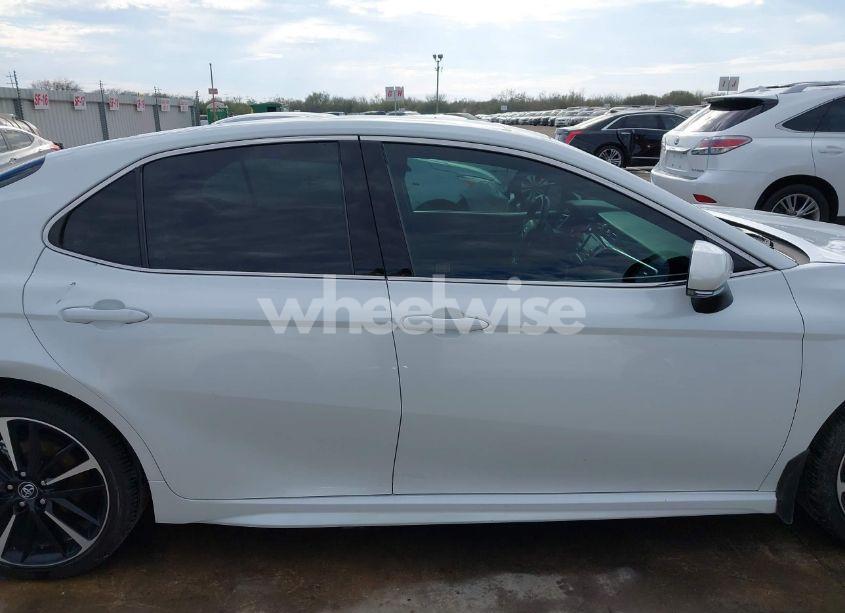 Photo 14 of 2018 Toyota Camry XSE (VIN 4T1B61HKXJU152439)
