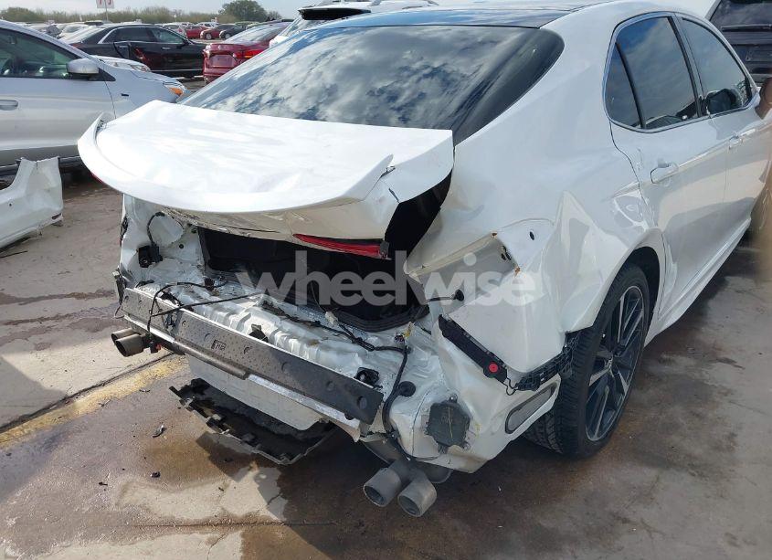 Photo 18 of 2018 Toyota Camry XSE (VIN 4T1B61HKXJU152439)