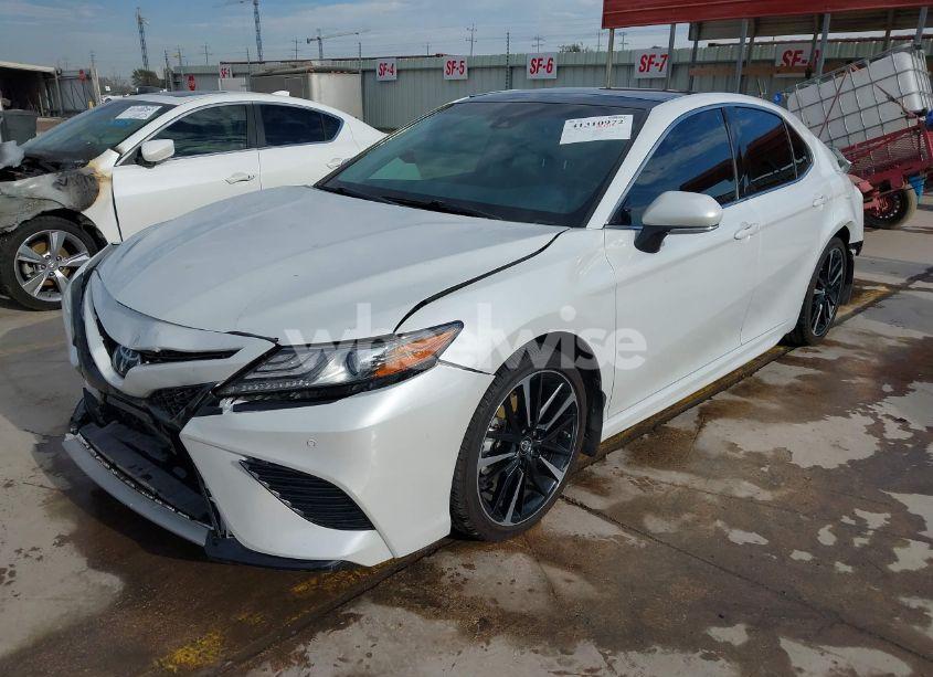 Photo 2 of 2018 Toyota Camry XSE (VIN 4T1B61HKXJU152439)