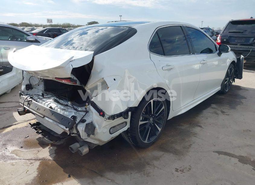 Photo 4 of 2018 Toyota Camry XSE (VIN 4T1B61HKXJU152439)