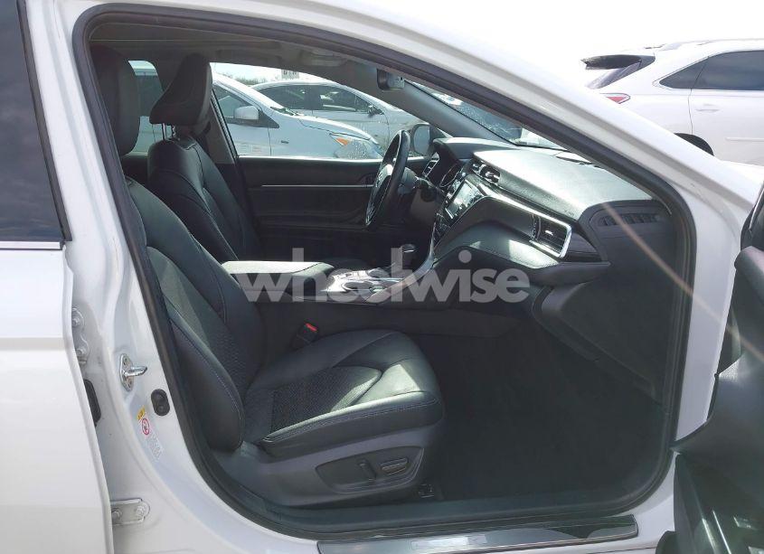 Photo 5 of 2018 Toyota Camry XSE (VIN 4T1B61HKXJU152439)