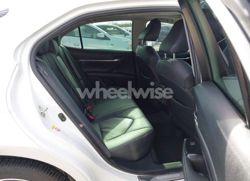 Photo 8 of 2018 Toyota Camry XSE (VIN 4T1B61HKXJU152439)