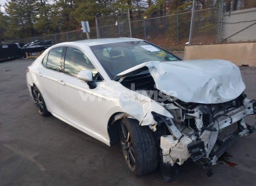 2018 Toyota Camry XSE (VIN 4T1B61HKXJU159066) main photo