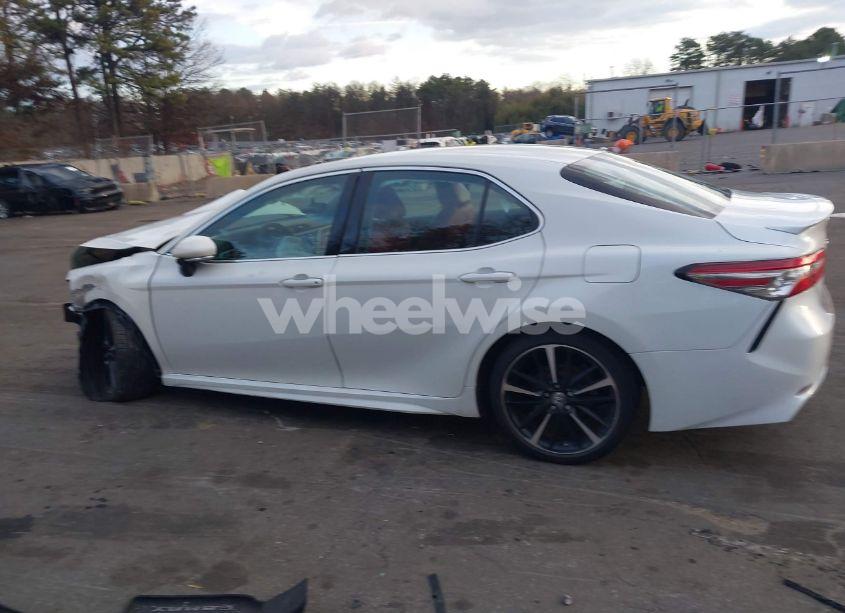 Photo 14 of 2018 Toyota Camry XSE (VIN 4T1B61HKXJU159066)