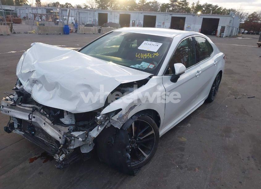 Photo 2 of 2018 Toyota Camry XSE (VIN 4T1B61HKXJU159066)