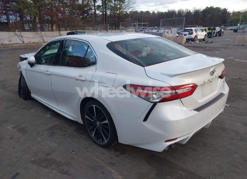 Photo 3 of 2018 Toyota Camry XSE (VIN 4T1B61HKXJU159066)