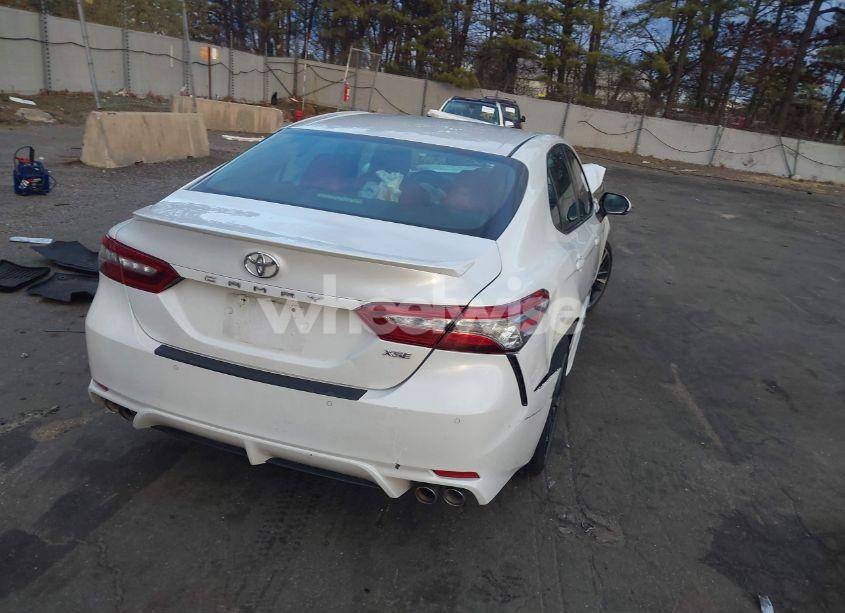 Photo 4 of 2018 Toyota Camry XSE (VIN 4T1B61HKXJU159066)
