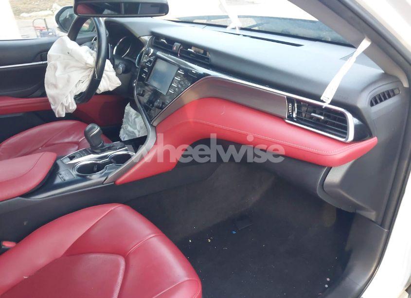 Photo 5 of 2018 Toyota Camry XSE (VIN 4T1B61HKXJU159066)