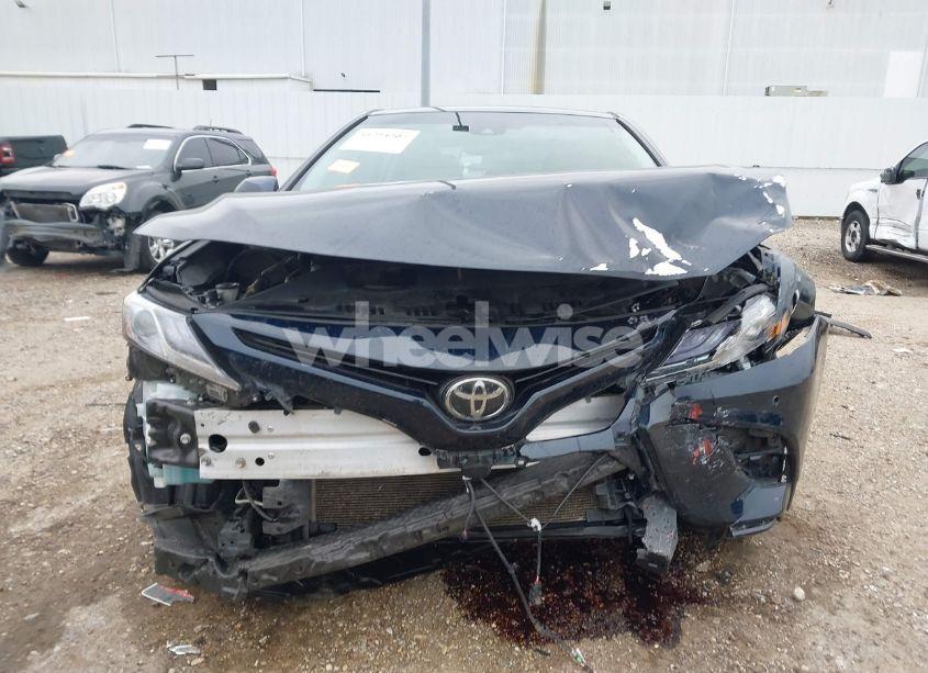 Photo 12 of 2018 Toyota Camry XSE (VIN 4T1B61HKXJU552694)