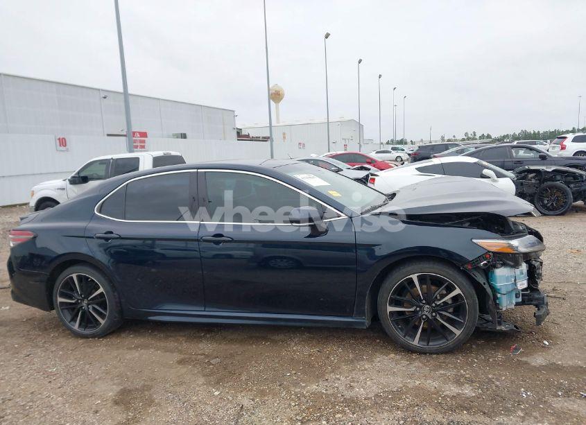 Photo 13 of 2018 Toyota Camry XSE (VIN 4T1B61HKXJU552694)