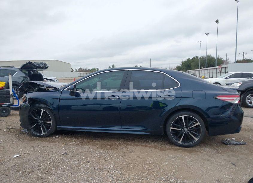 Photo 14 of 2018 Toyota Camry XSE (VIN 4T1B61HKXJU552694)