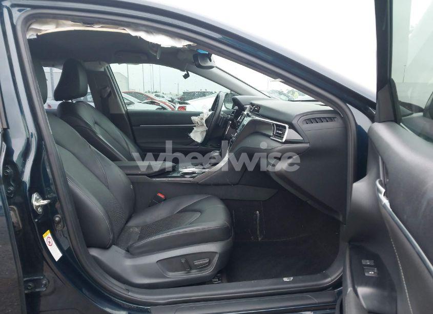 Photo 5 of 2018 Toyota Camry XSE (VIN 4T1B61HKXJU552694)