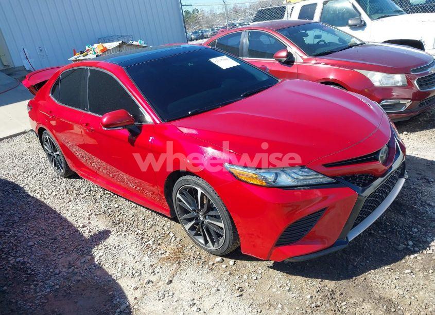 2019 Toyota Camry XSE (VIN 4T1B61HKXKU164558) main photo