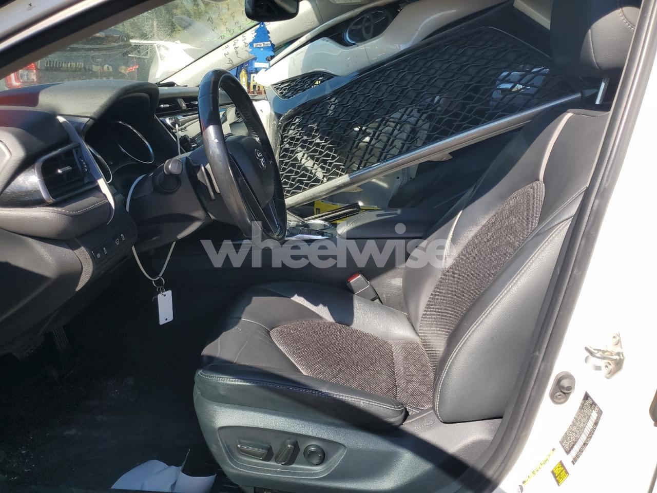 Photo 7 of 2019 TOYOTA CAMRY XSE (VIN 4T1B61HKXKU180453)