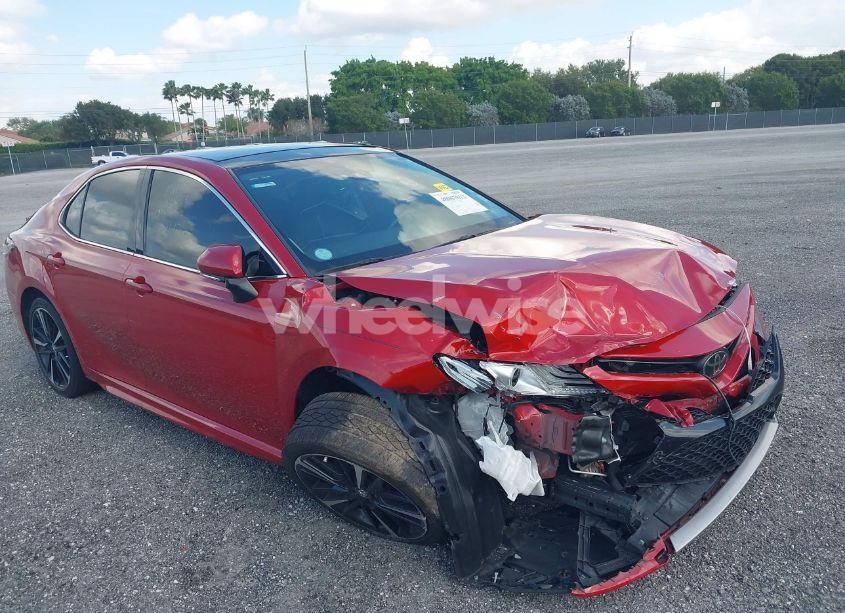 2019 Toyota Camry XSE (VIN 4T1B61HKXKU185345) main photo
