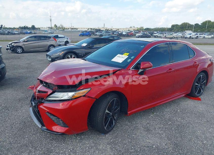 Photo 2 of 2019 Toyota Camry XSE (VIN 4T1B61HKXKU185345)