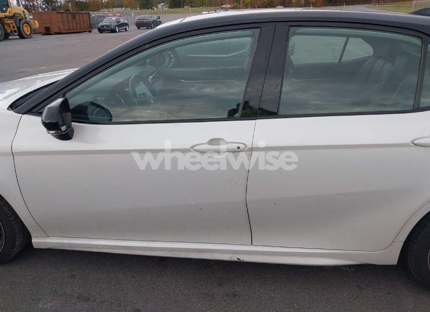 Photo 14 of 2019 Toyota Camry XSE (VIN 4T1B61HKXKU204721)