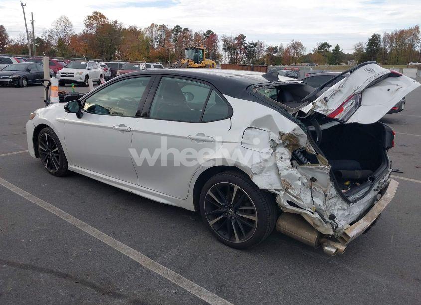Photo 3 of 2019 Toyota Camry XSE (VIN 4T1B61HKXKU204721)