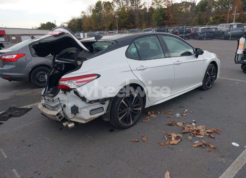 Photo 4 of 2019 Toyota Camry XSE (VIN 4T1B61HKXKU204721)