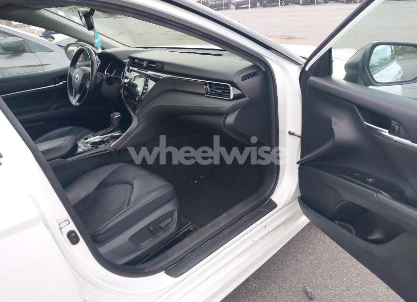 Photo 5 of 2019 Toyota Camry XSE (VIN 4T1B61HKXKU204721)