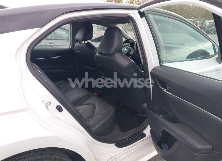 Photo 8 of 2019 Toyota Camry XSE (VIN 4T1B61HKXKU204721)