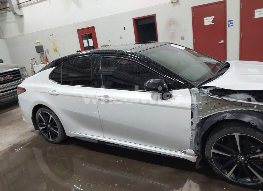 Photo 14 of 2019 Toyota Camry XSE (VIN 4T1B61HKXKU295120)