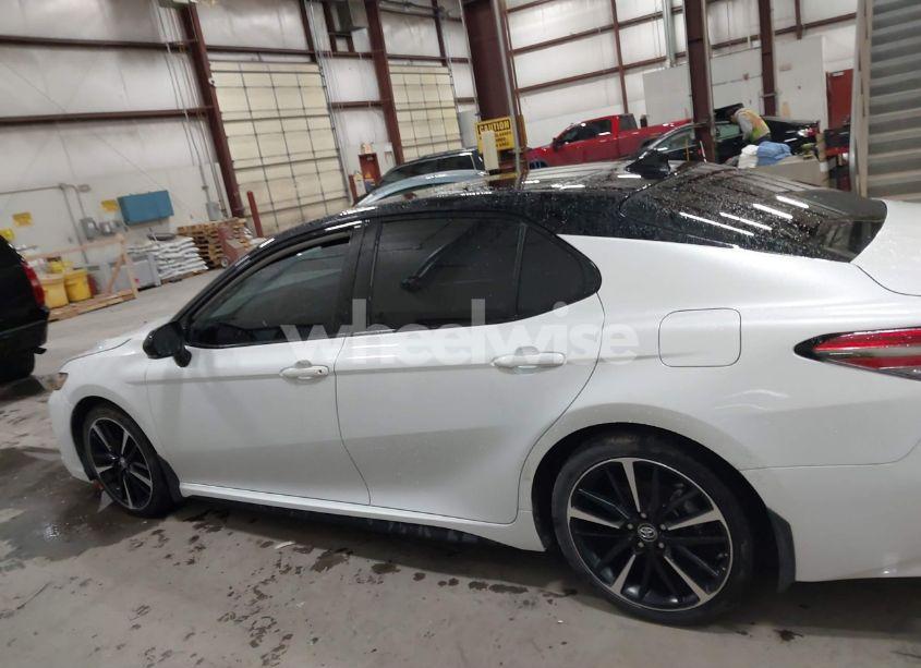 Photo 15 of 2019 Toyota Camry XSE (VIN 4T1B61HKXKU295120)