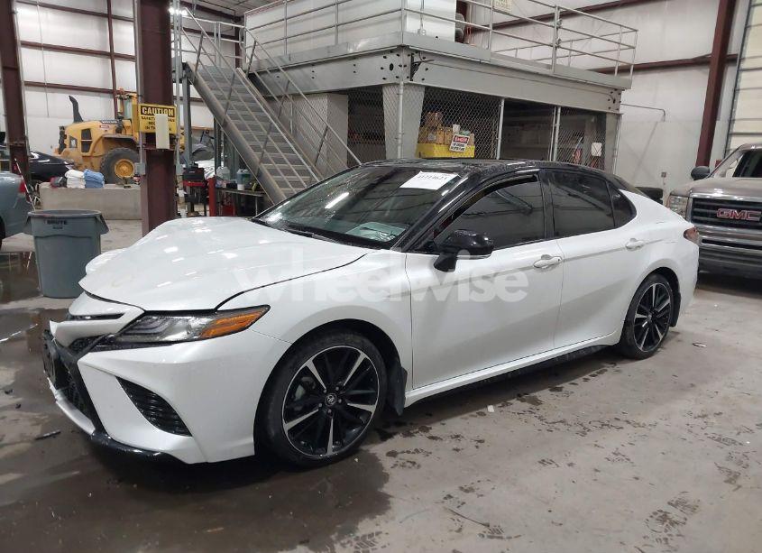 Photo 2 of 2019 Toyota Camry XSE (VIN 4T1B61HKXKU295120)