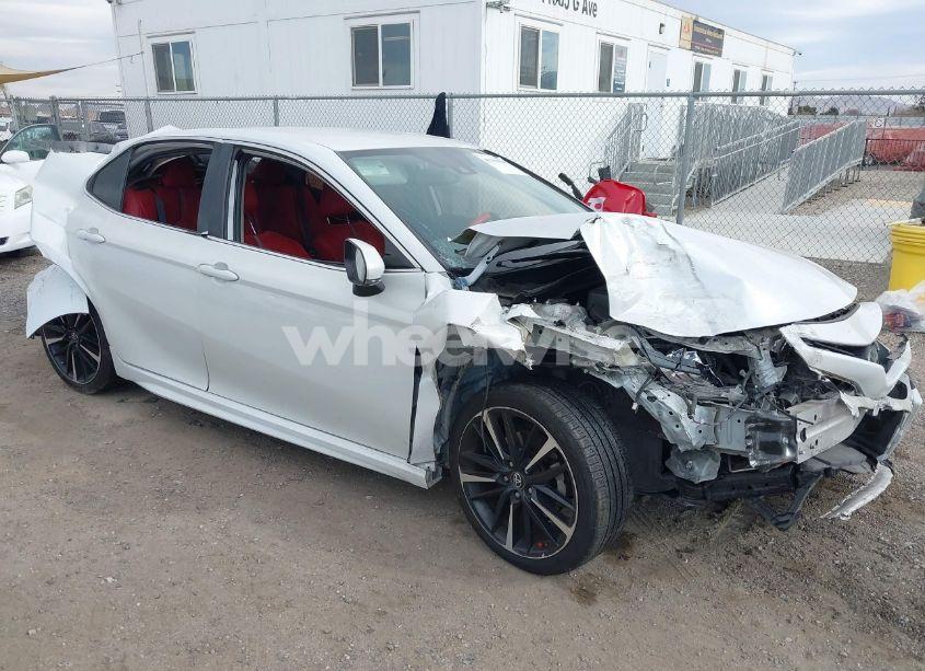 2019 Toyota Camry XSE (VIN 4T1B61HKXKU702448) main photo