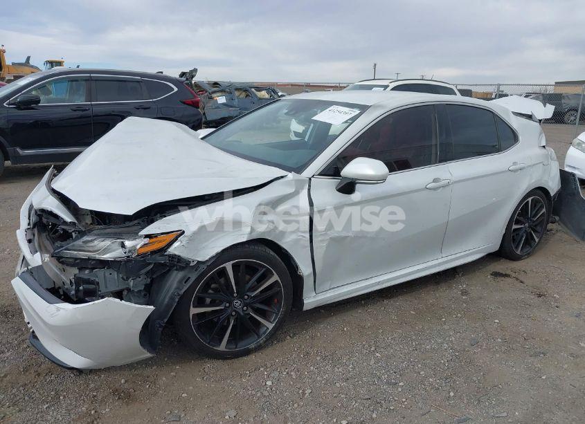 Photo 2 of 2019 Toyota Camry XSE (VIN 4T1B61HKXKU702448)