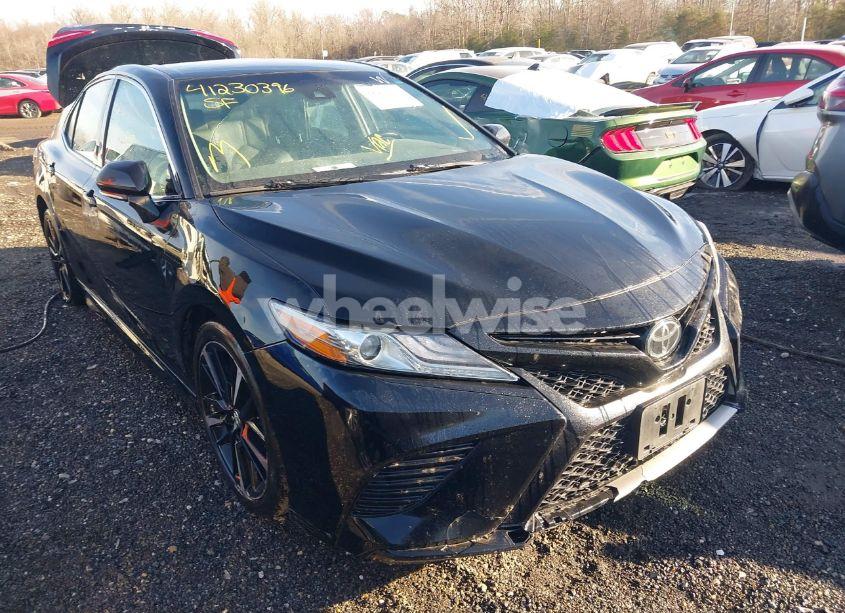 2019 Toyota Camry XSE (VIN 4T1B61HKXKU720142) main photo