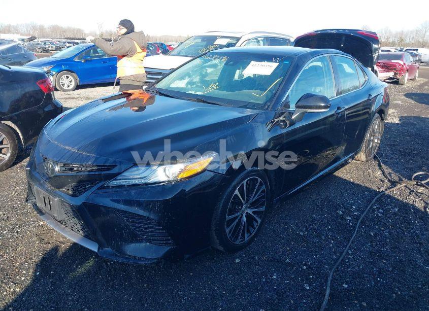 Photo 2 of 2019 Toyota Camry XSE (VIN 4T1B61HKXKU720142)
