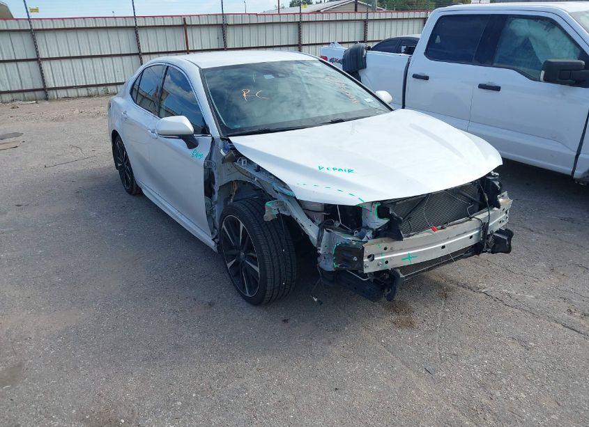 2019 Toyota Camry XSE (VIN 4T1B61HKXKU736776) main photo