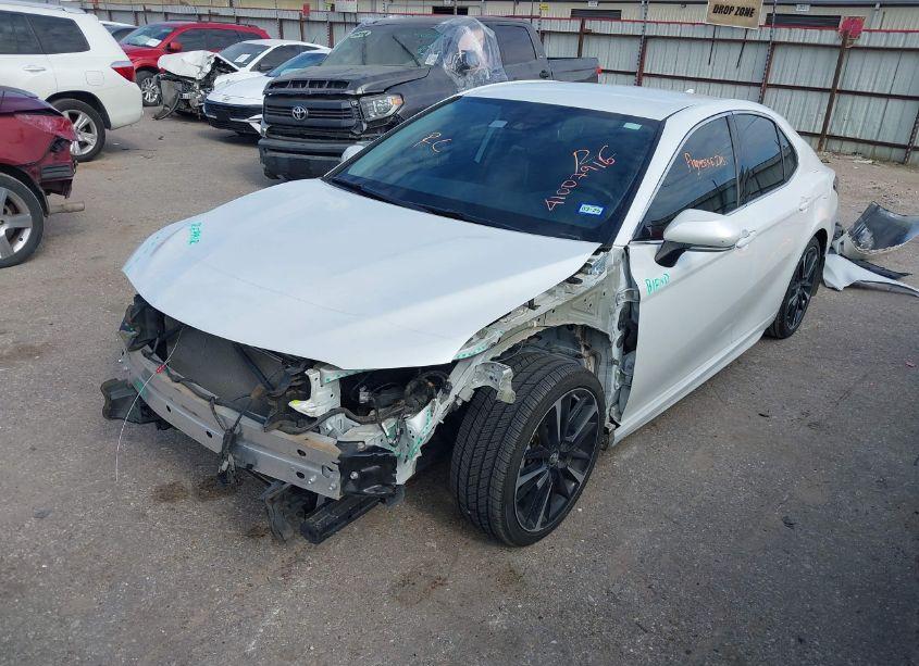 Photo 2 of 2019 Toyota Camry XSE (VIN 4T1B61HKXKU736776)