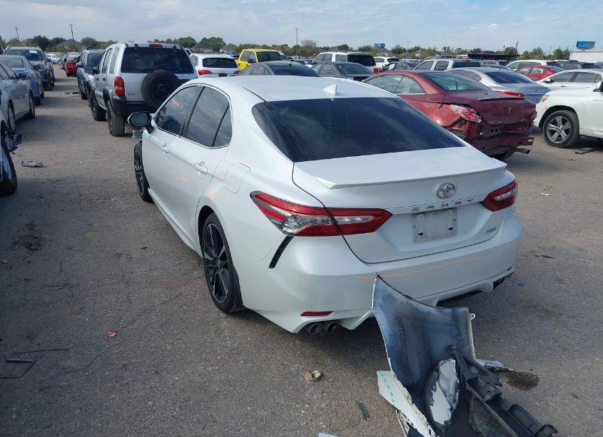 Photo 3 of 2019 Toyota Camry XSE (VIN 4T1B61HKXKU736776)