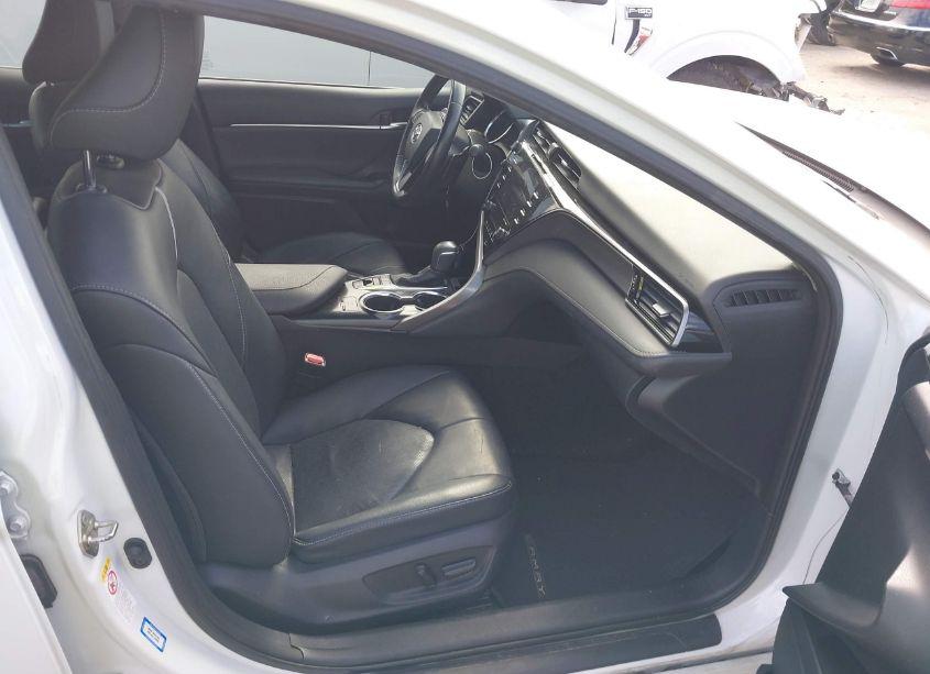 Photo 5 of 2019 Toyota Camry XSE (VIN 4T1B61HKXKU736776)