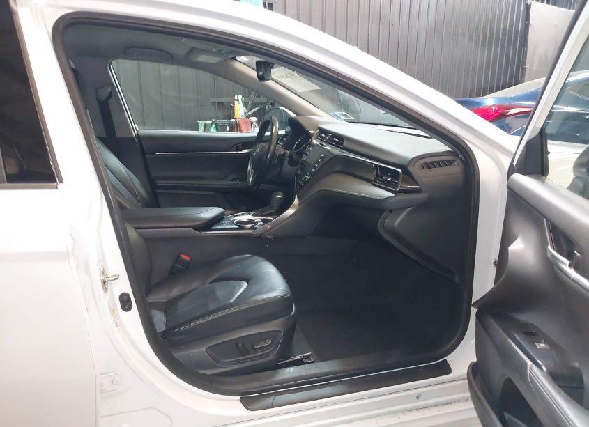 Photo 5 of 2019 Toyota Camry XSE (VIN 4T1B61HKXKU761080)