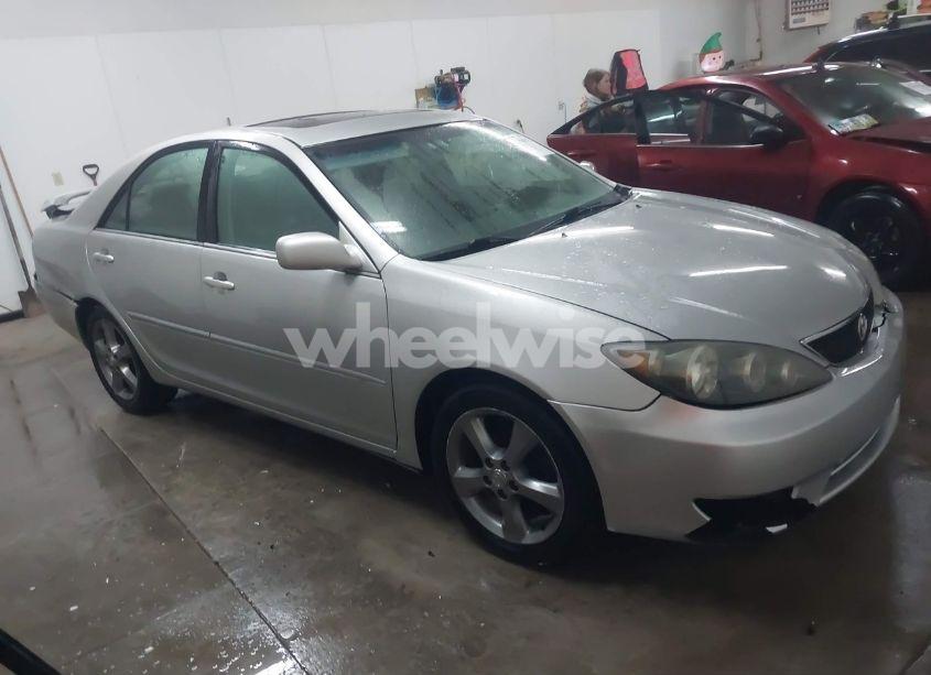 2005 Toyota Camry SE V6 (VIN 4T1BA32K05U074861) main photo