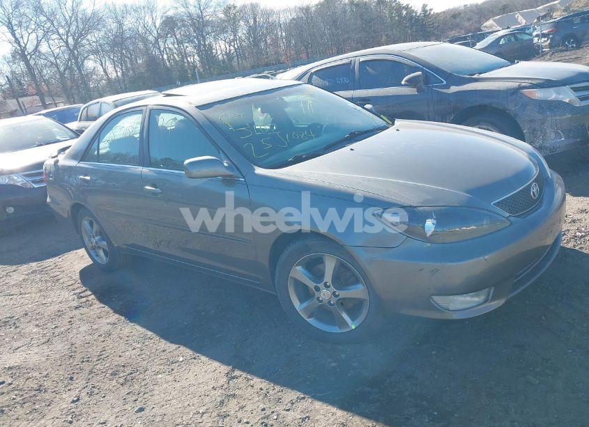 2005 Toyota Camry SE V6 (VIN 4T1BA32K45U072370) main photo